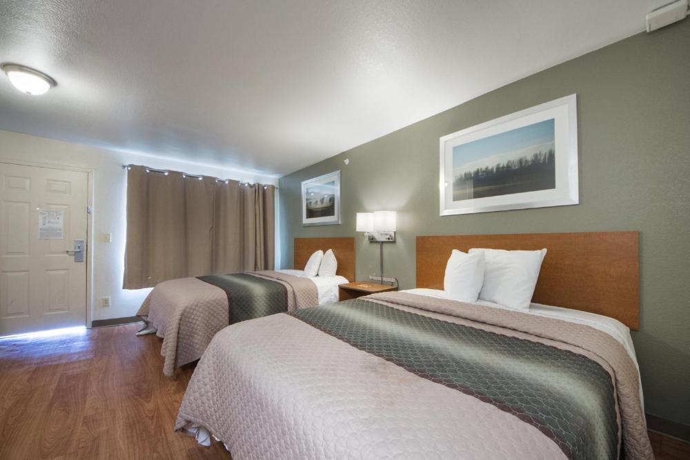 Studio Room with Two Double Beds Non-Smoking interior
